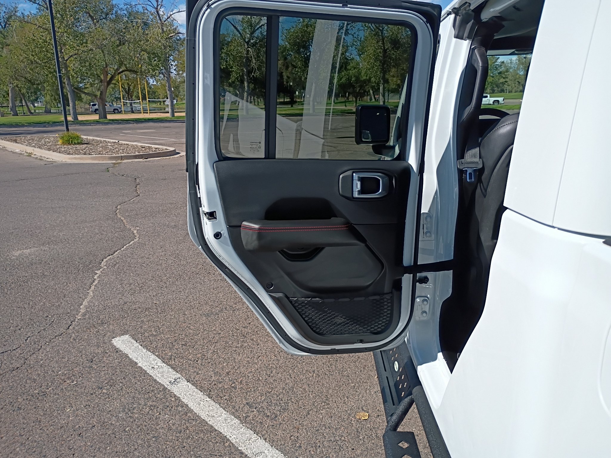 Used 2024 Bright White Clearcoat Jeep Rubicon X image 18
