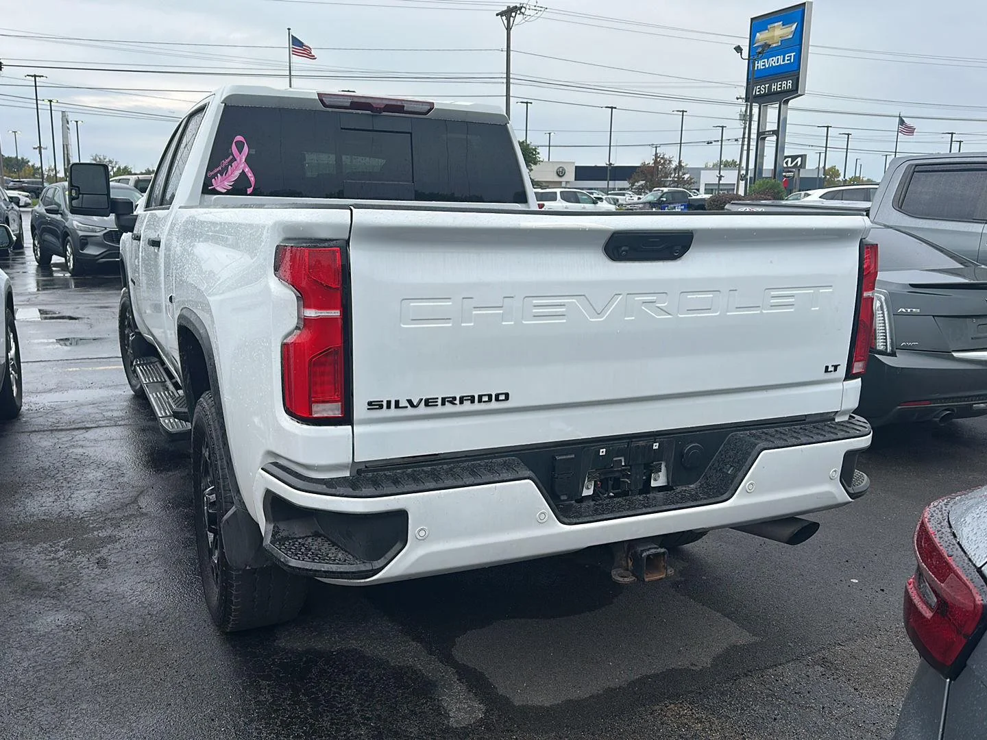 Used 2024 Summit White Chevrolet LT image 3