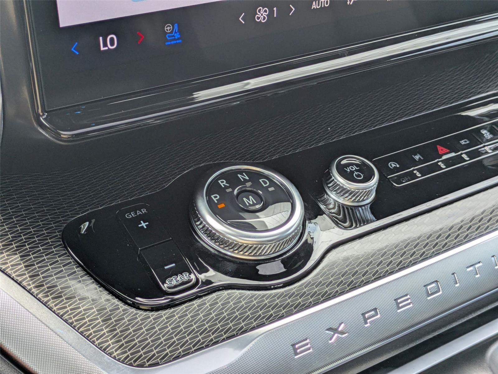 New 2026 Glacier Gray Metallic Tri-Coat Ford Platinum® image 23