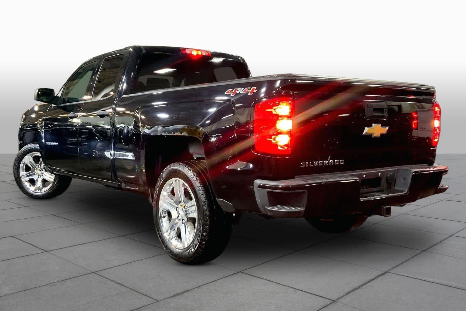 Used 2017 Black Chevrolet Custom image 12