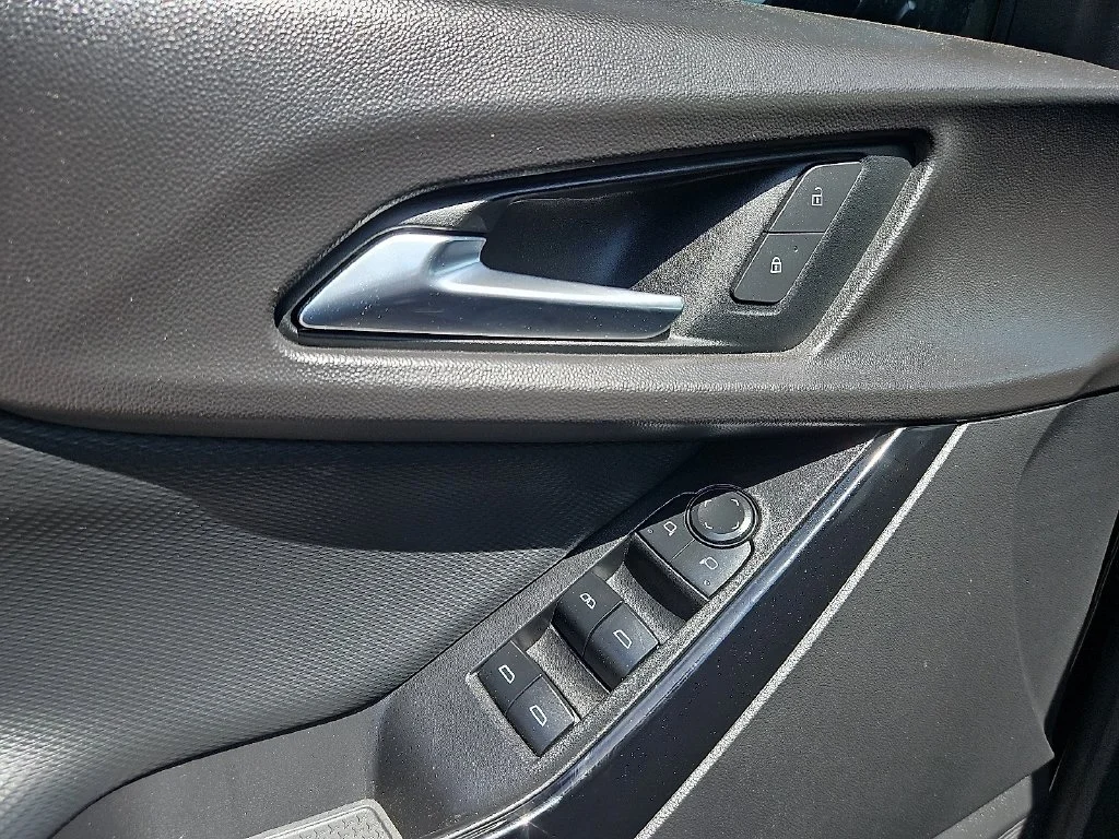 Used 2025 Mosaic Black Metallic Chevrolet LT image 12