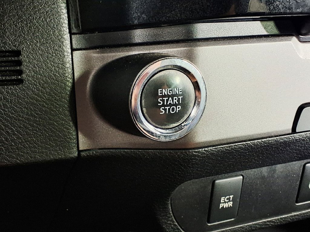 Used 2017 Super White Toyota SR5 image 20
