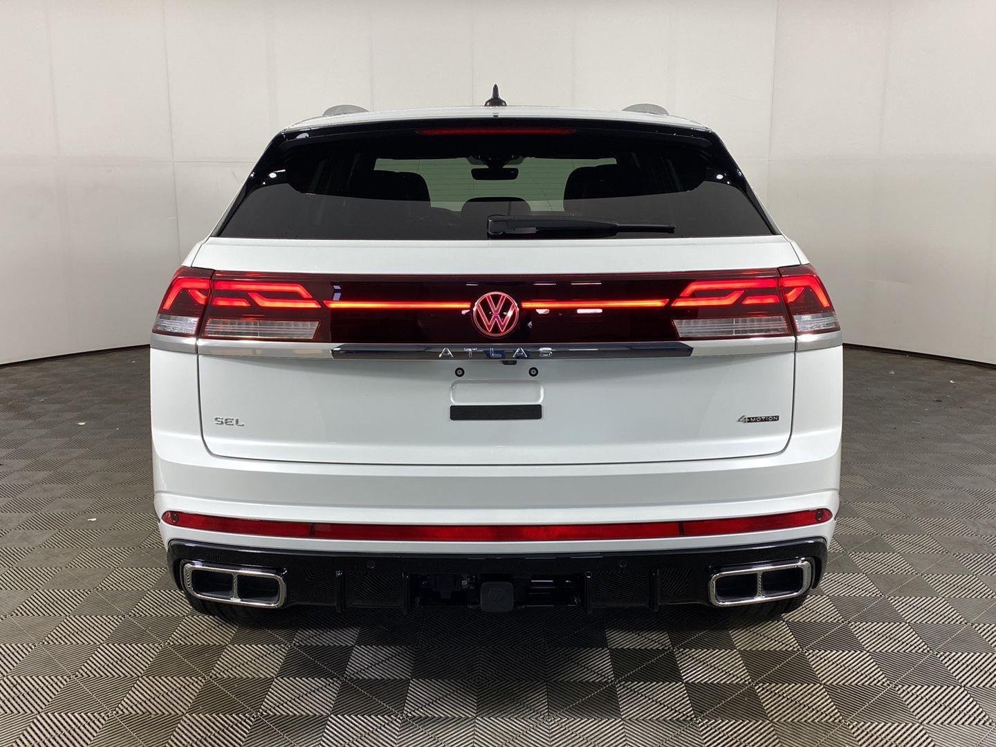 Used 2026 opal white pearl Volkswagen 2.0T SEL Premium R-Line image 4