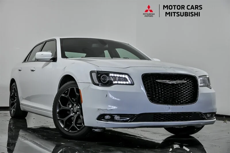 2019 Chrysler 300 S's photo