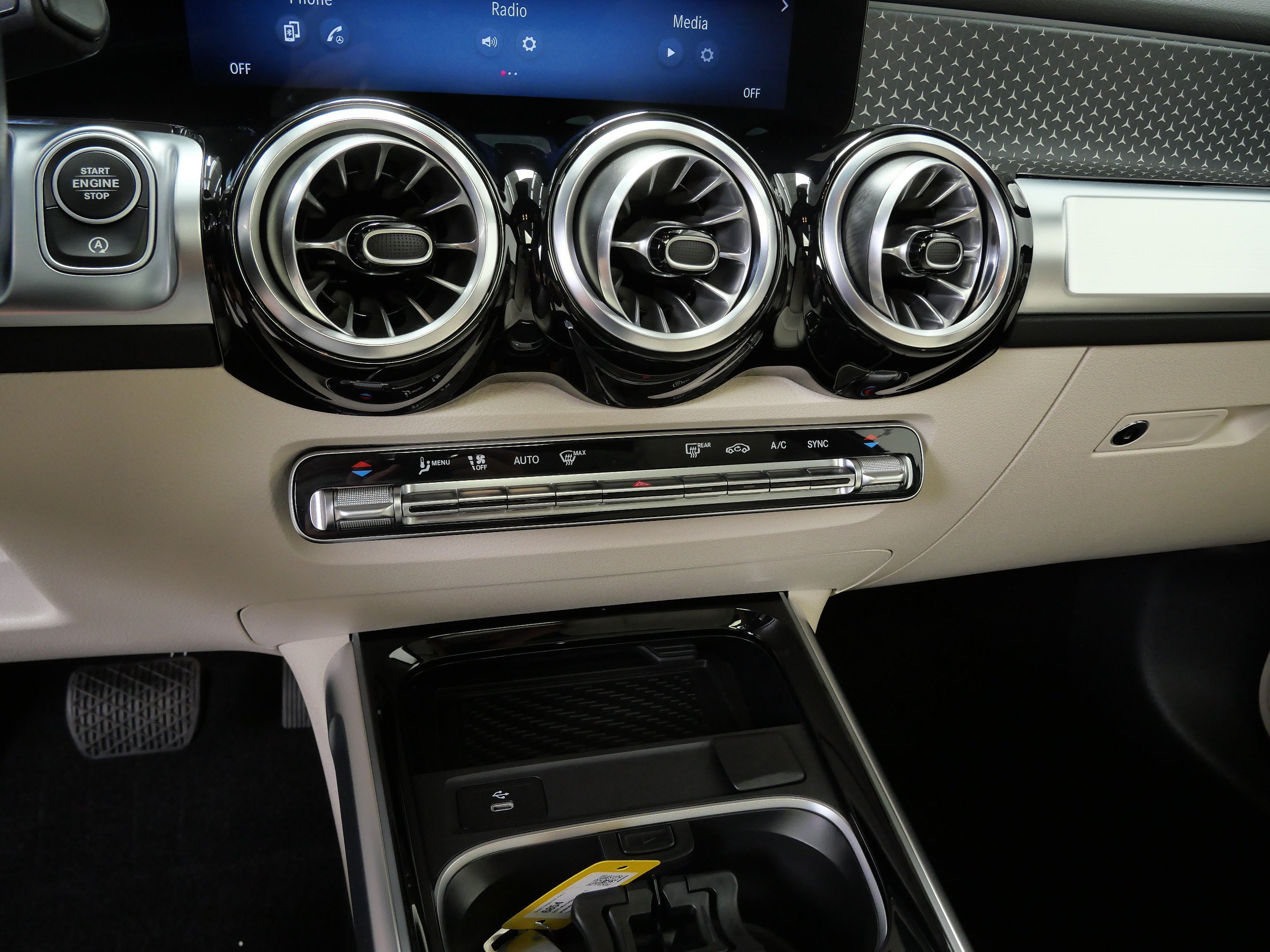 Used 2026 Cirrus Silver Metallic Mercedes-Benz GLB 250 image 21