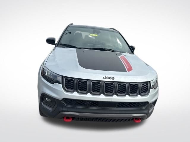Used 2025 Silver Jeep Trailhawk image 8