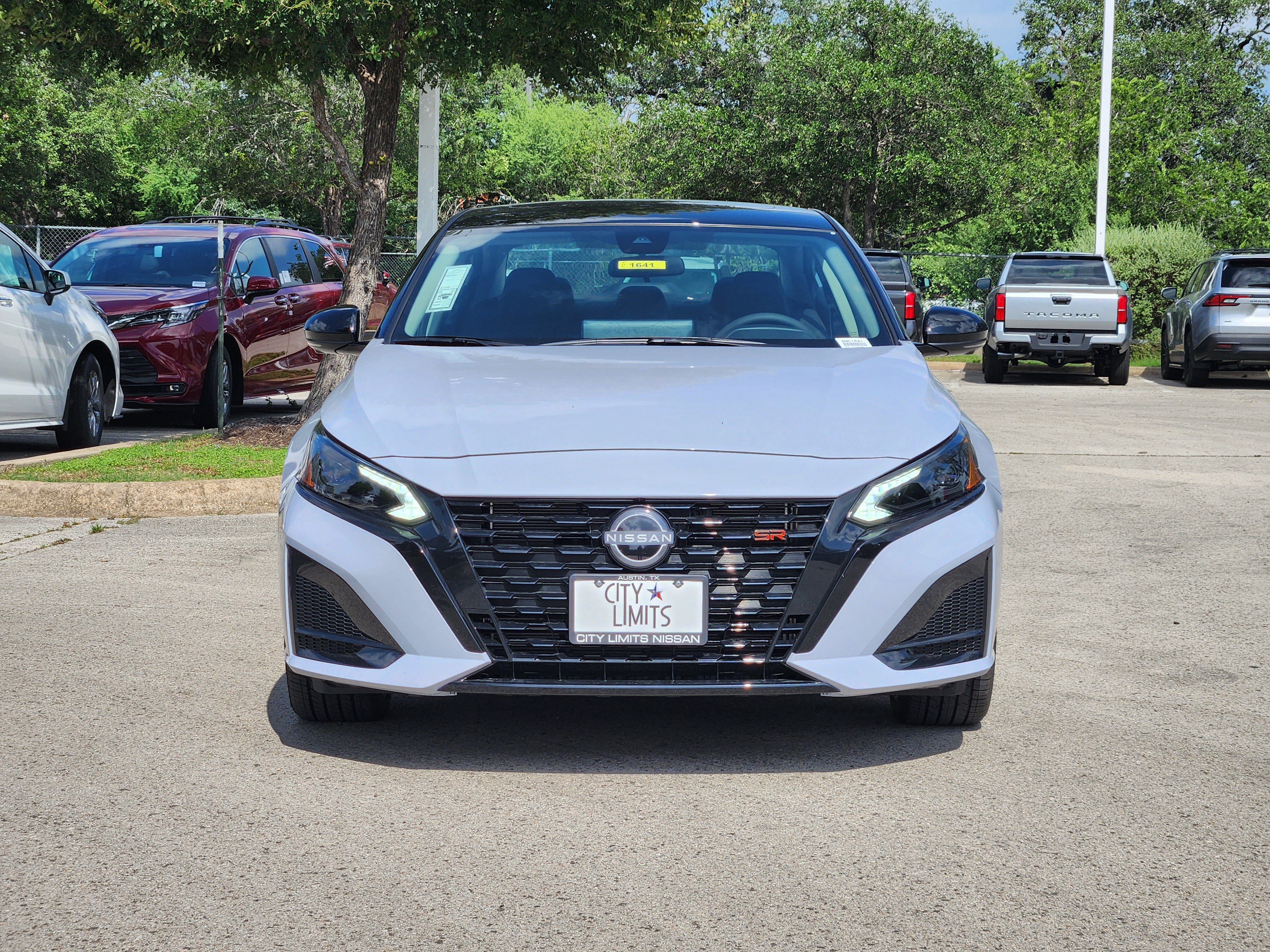 New 2026 Gray Sky Pearl / Super Black Two-tone Nissan SR image 2