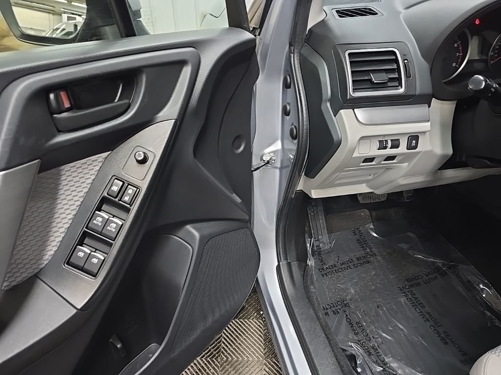 Used 2017 Silver Subaru 2.5i Premium image 30
