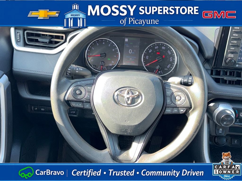 2021 Toyota RAV4 XLE - Photo 18