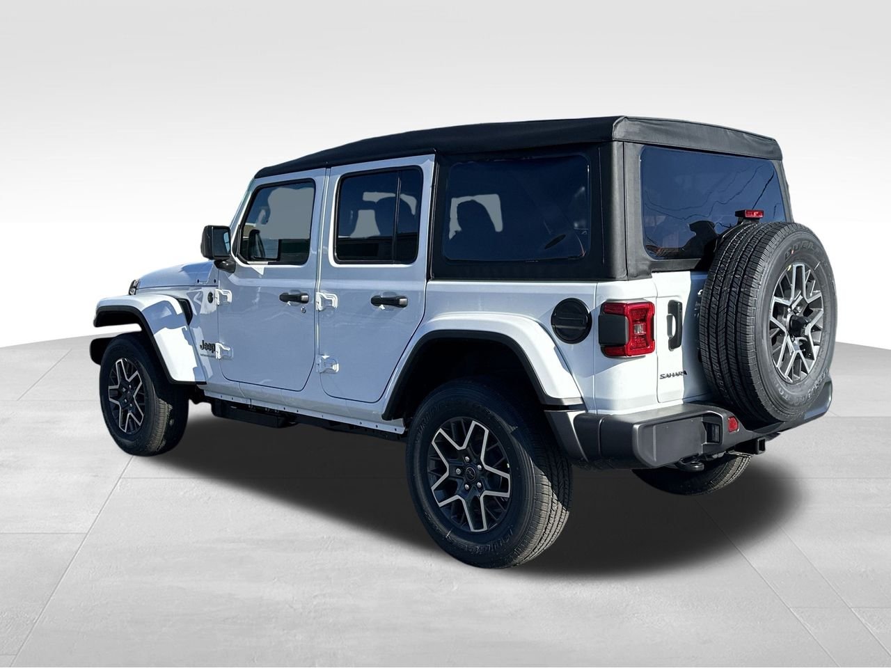 New 2026 Bright White Clear-Coat Exterior Paint Jeep Sahara image 19