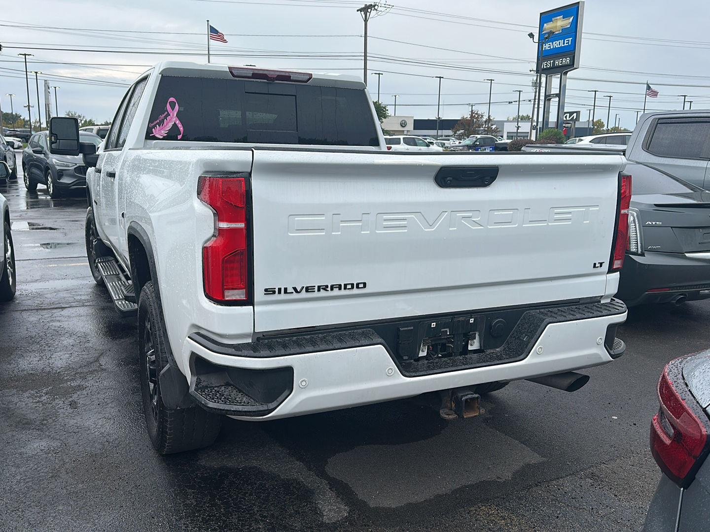 Used 2024 Summit White Chevrolet LT image 3