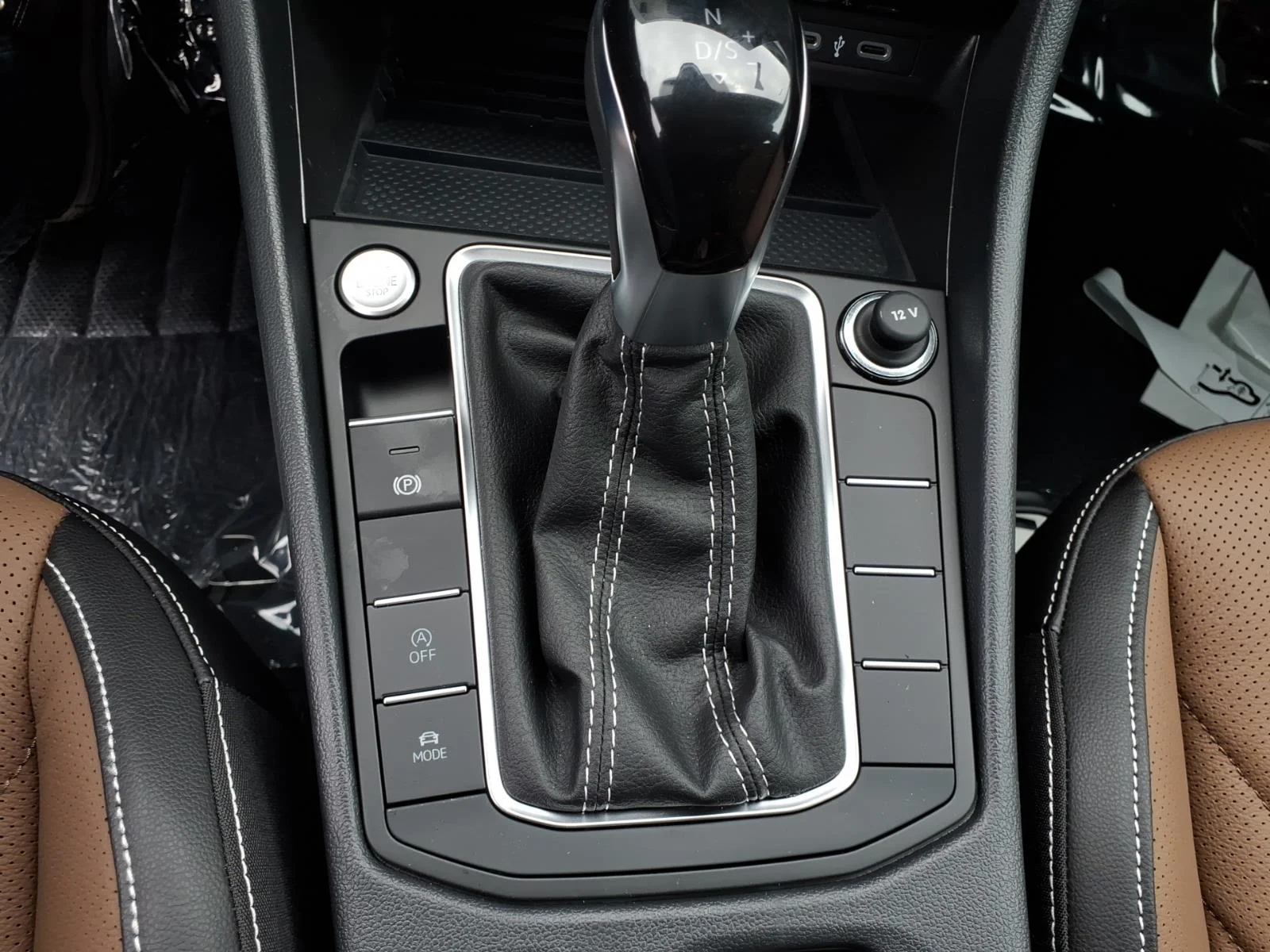 New 2026 Deep Black Pearl Volkswagen SEL AUTO image 13