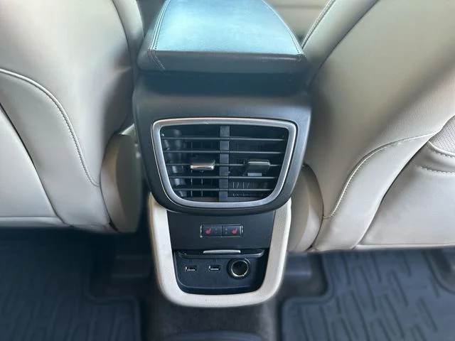 Used 2016 White Lincoln Reserve image 25