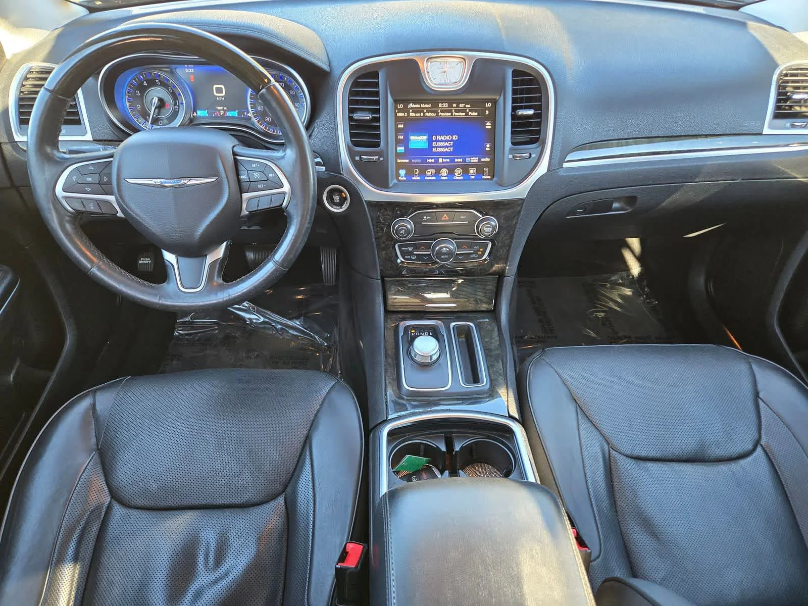 Used 2016  Chrysler 300C image 8