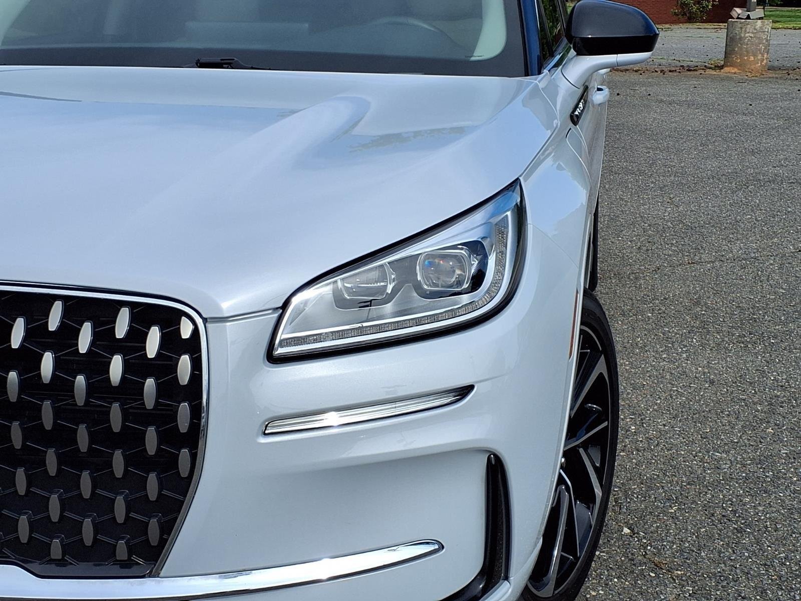 Used 2025 Crystal White Metallic Clearcoat Lincoln Grand Touring image 17
