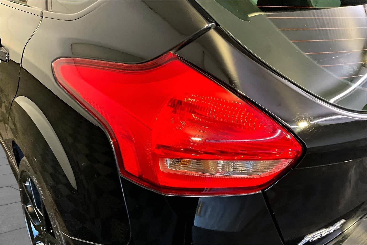 Used 2017 Shadow Black Ford RS image 28