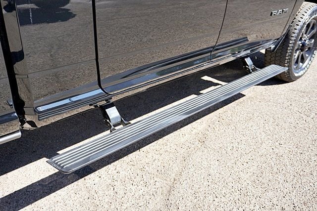 New 2026 Diamond Black Crystal Pearl-Coat Exterior Paint RAM Laramie image 10