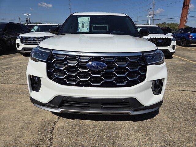 New 2026 Star White Metallic Tri-Coat Ford Platinum™ image 8