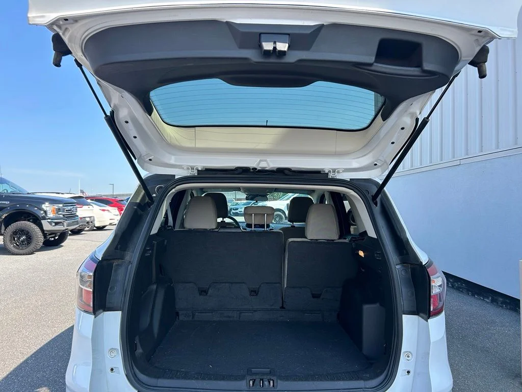 Used 2017 Oxford White Ford SE image 12