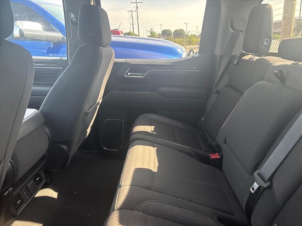 Used 2022 Silver GMC Elevation image 17
