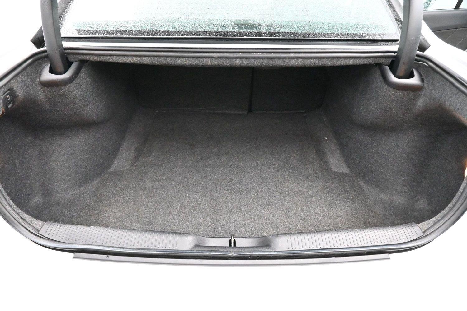 Used 2021 White Knuckle Clearcoat Dodge R/T image 9