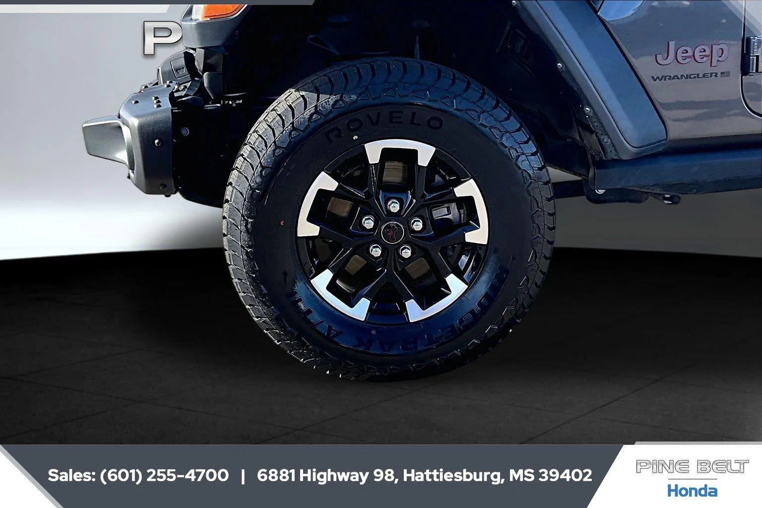 Used 2024 Granite Crystal Metallic Clearcoat Jeep Rubicon image 7