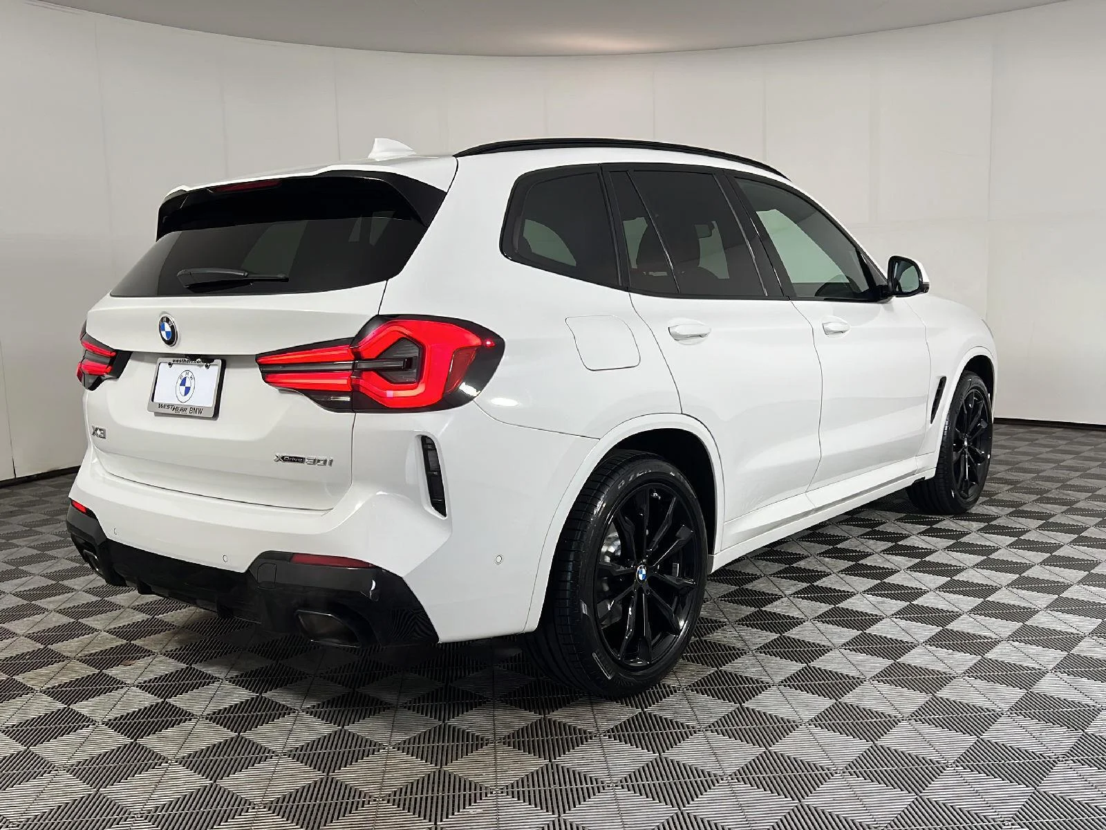 Used 2023 Alpine White BMW xDrive30i image 5
