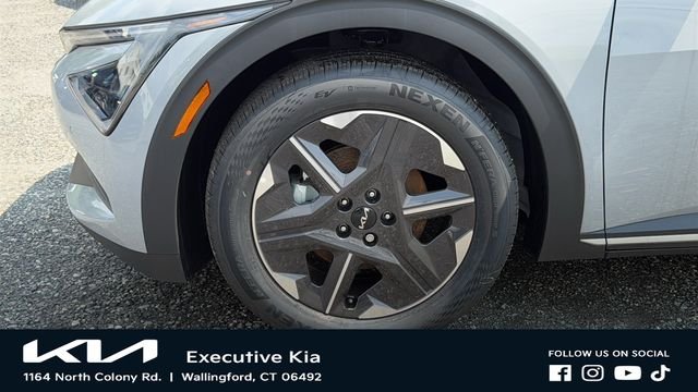 New 2026 Wolf Gray Kia LIGHT image 8