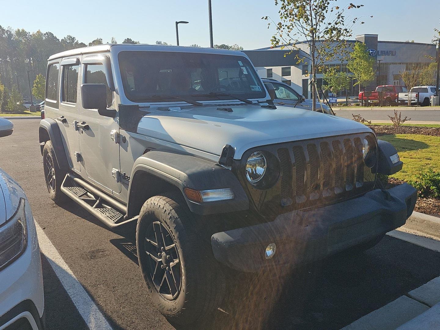 Used 2024 Silver Zynith Clearcoat Jeep Sport S image 3