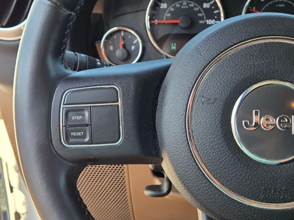 Used 2016 White Jeep Sahara image 23