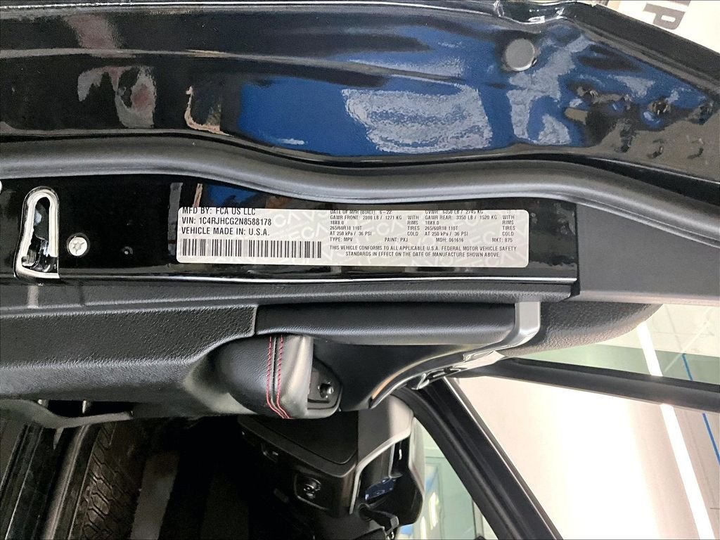 Used 2022 Diamond Black Crystal Pearlcoat Jeep Trailhawk image 34