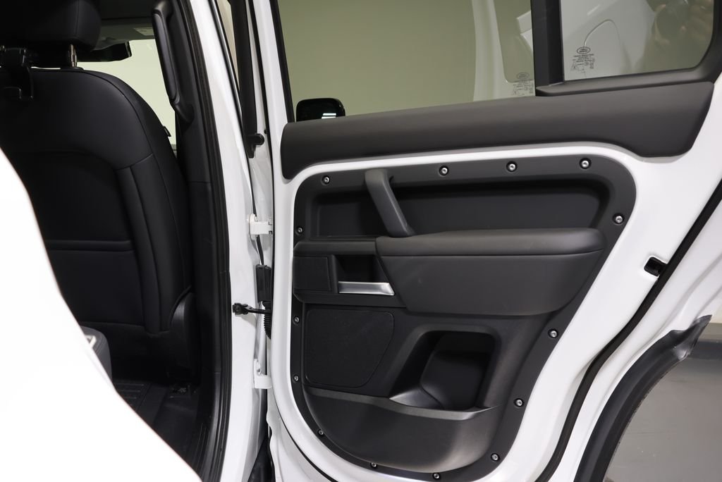 Used 2026 Fuji White Land Rover S image 42
