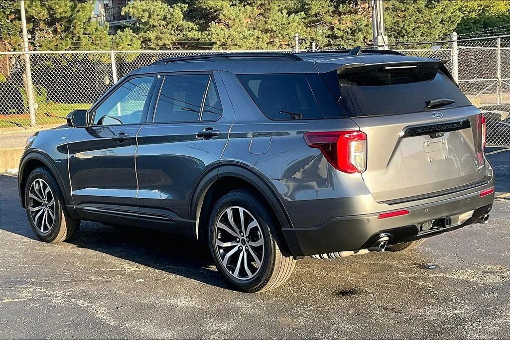 Used 2024 Gray Ford ST-Line image 10