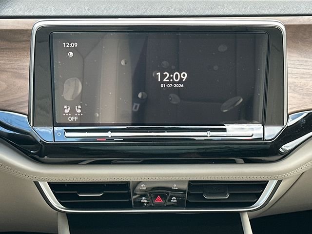New 2026 Silver Volkswagen 2.0T SE w/Technology image 28