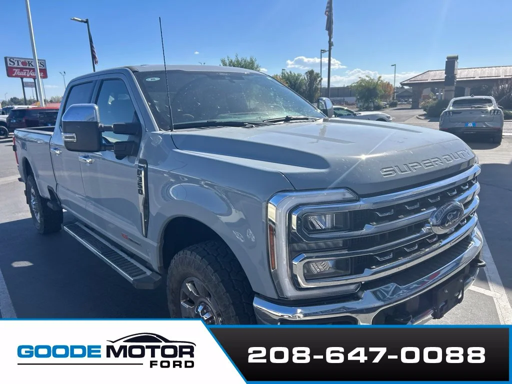 Used 2025 Gray Metallic Ford Lariat image 5