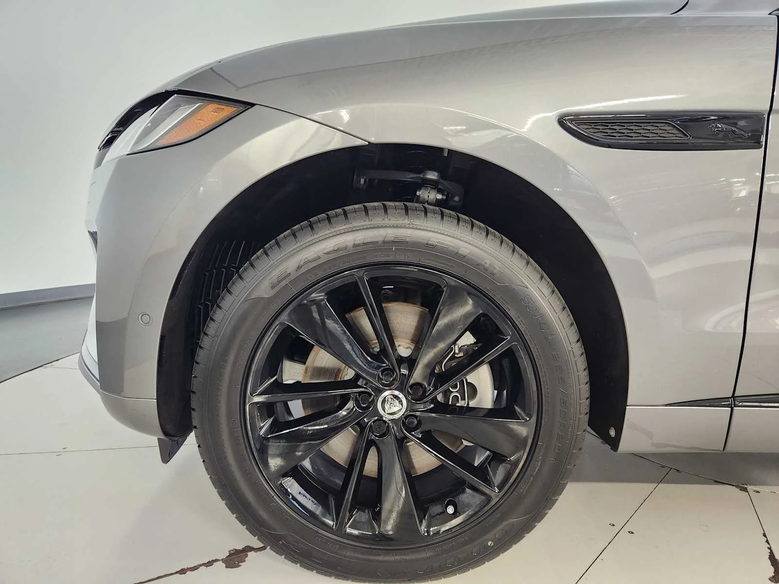 New 2026 Eiger Grey Metallic Jaguar R-Dynamic S image 20