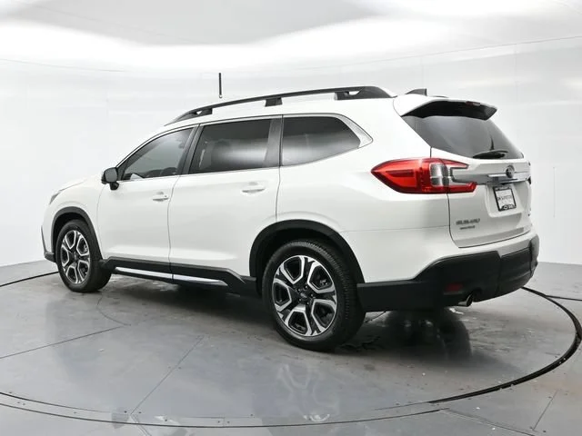 Used 2023 Crystal White Pea Subaru Limited image 5