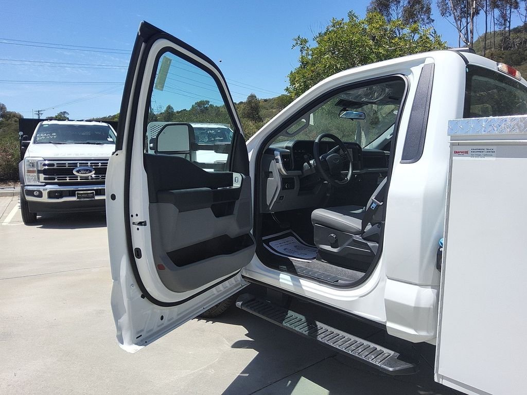 New 2025 Oxford White Ford XL image 5