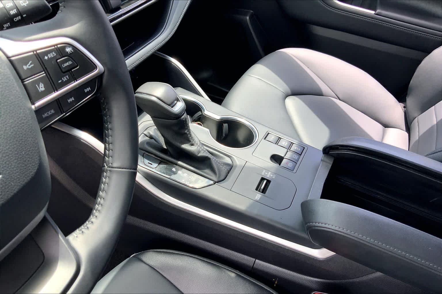 2025 Toyota Highlander XLE - Photo 17
