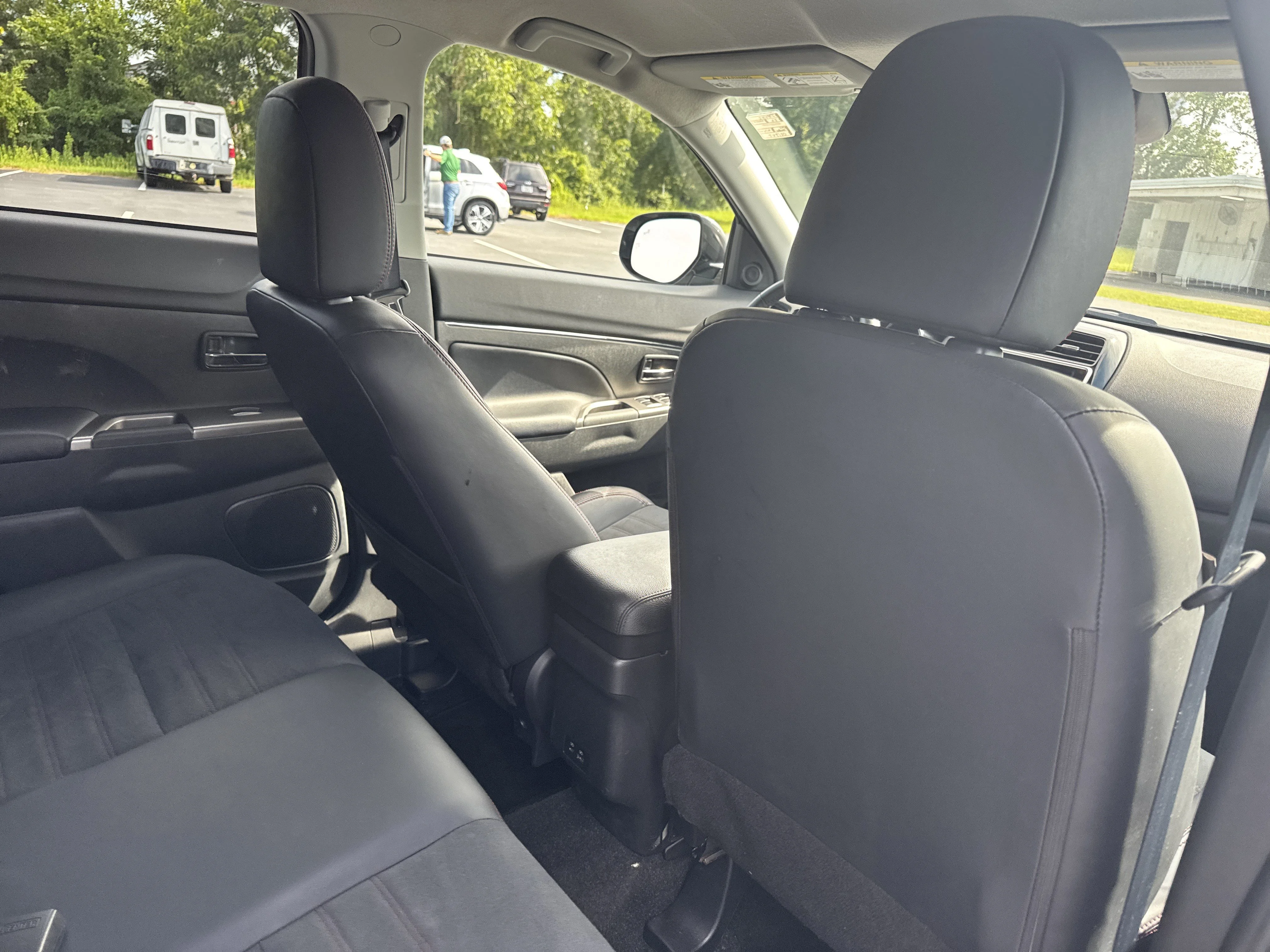 Used 2025  Mitsubishi 2.0 ES image 26