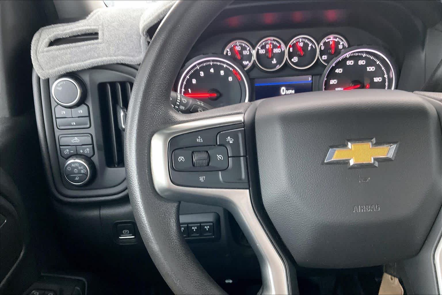 Used 2022 Silver Ice Metallic Chevrolet Custom image 22
