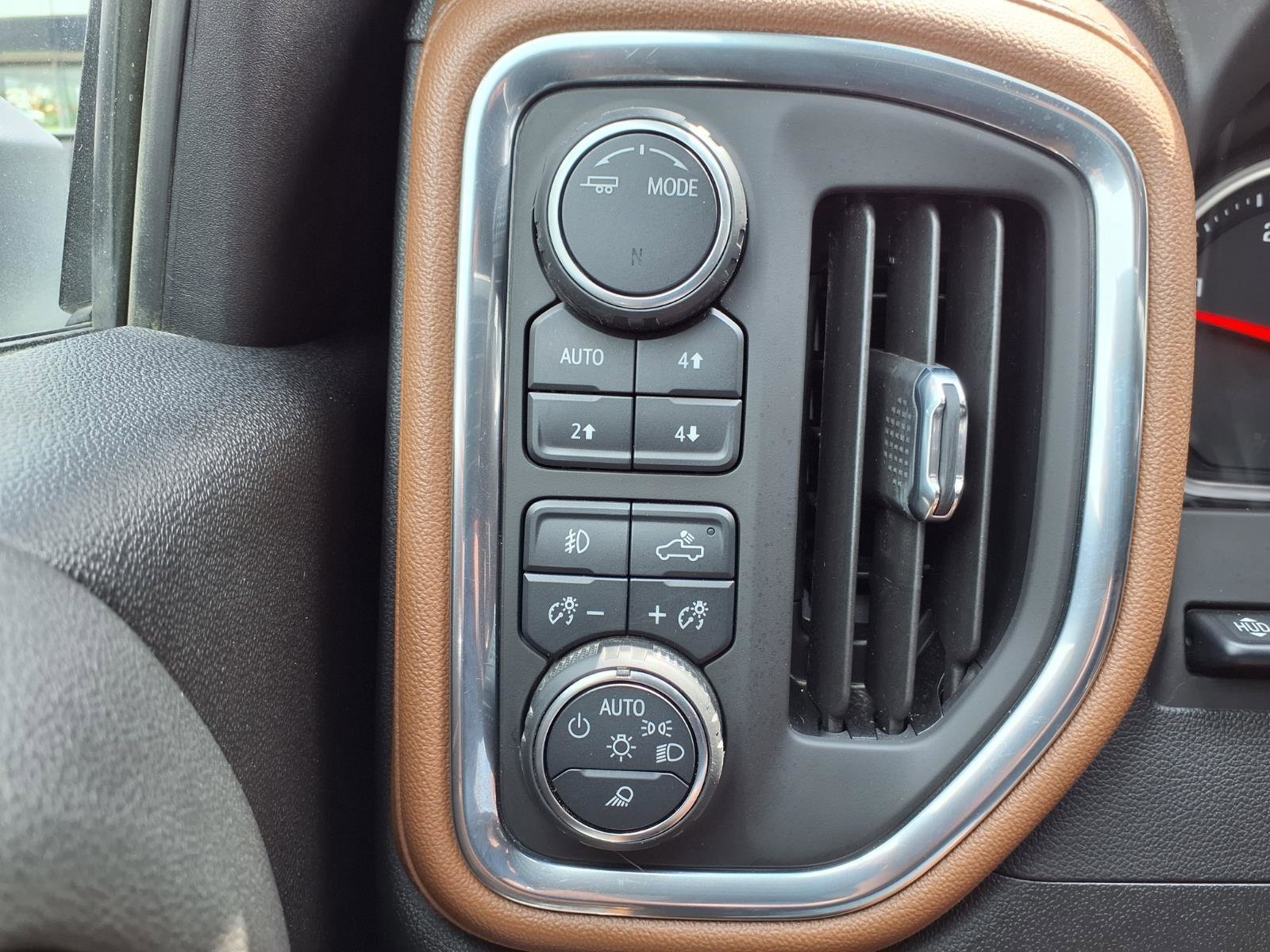 Used 2023 Iridescent Pearl Tricoat Chevrolet High Country image 21