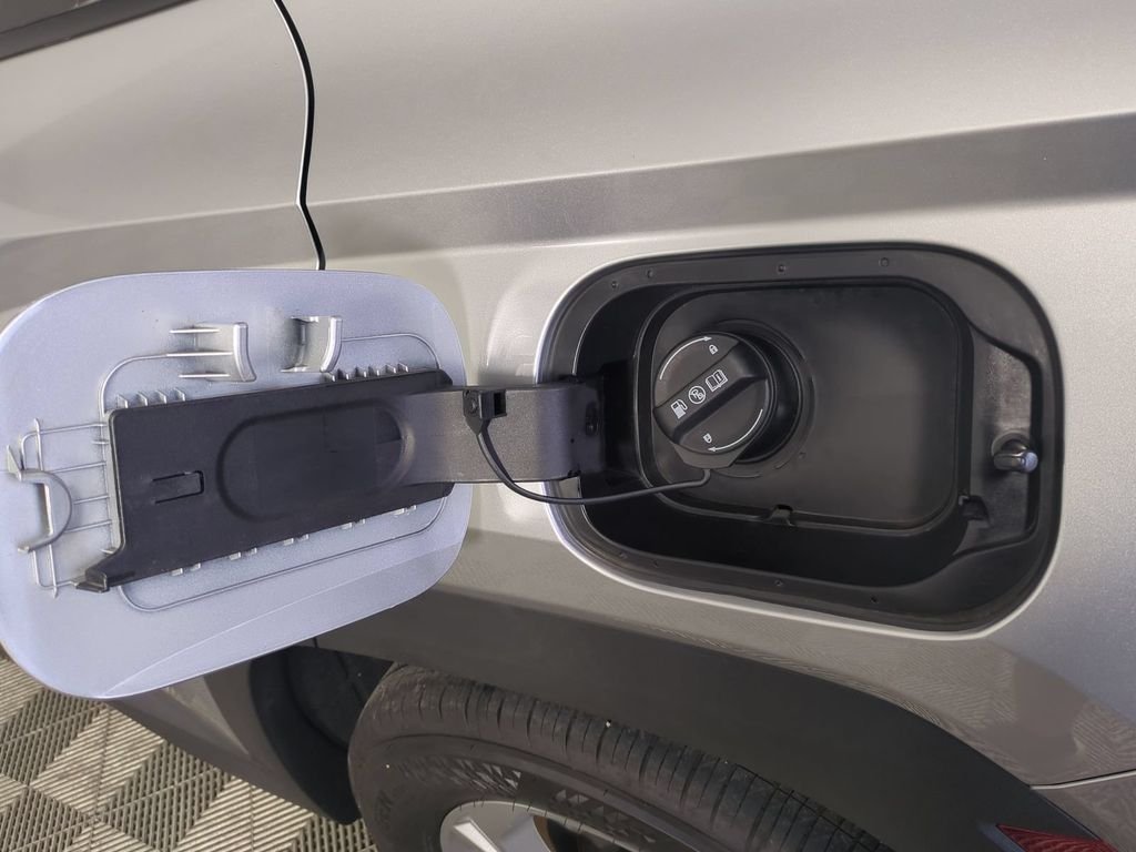 Used 2023 Silver Hyundai SEL image 16