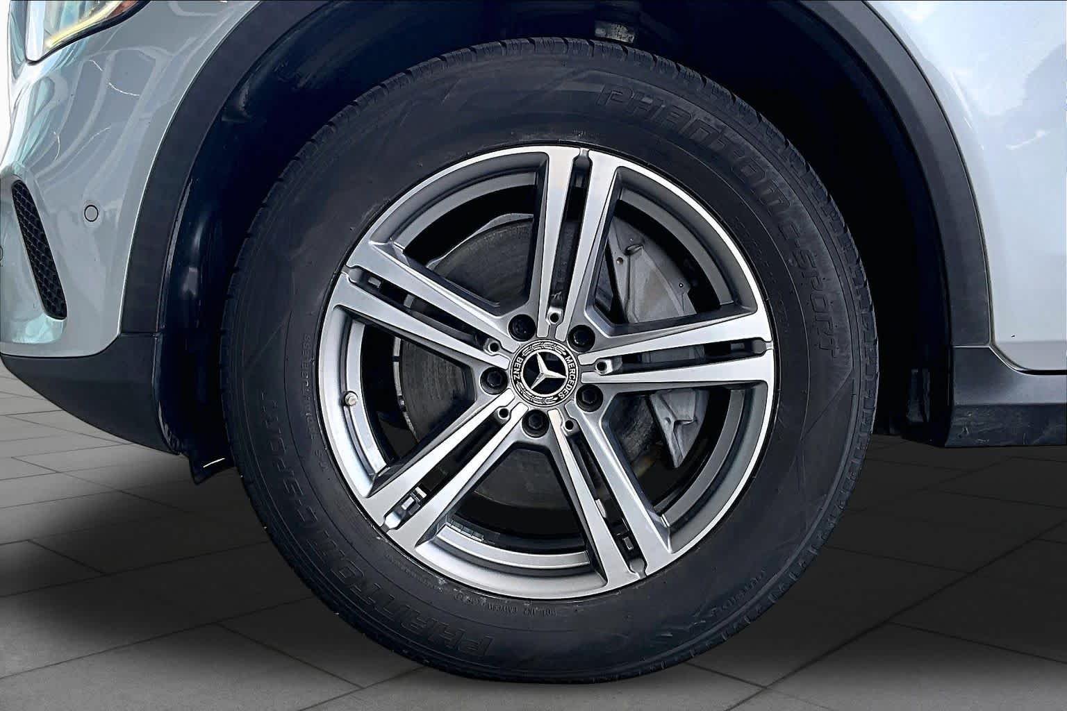Used 2022 Black Mercedes-Benz GLC 300 image 11