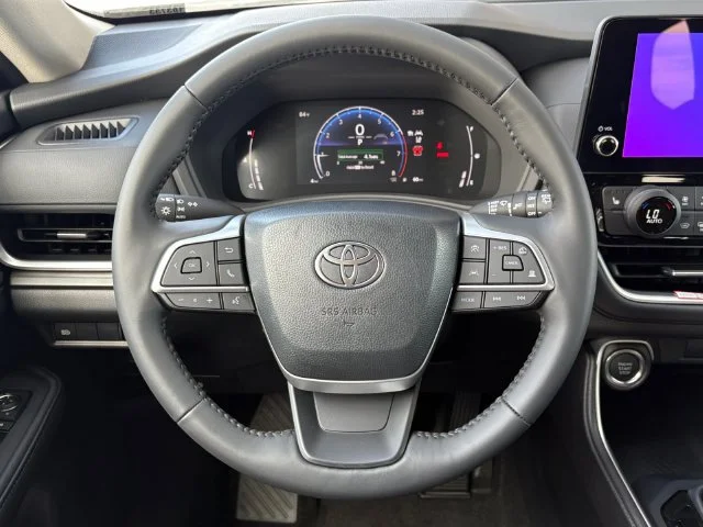 New 2026 Wind Chill Pearl <sup>1</sup> Toyota  XLE image 15