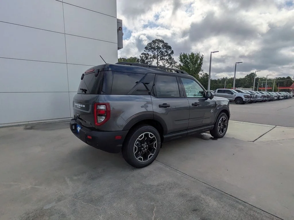 New 2026 Carbonized Gray Metallic Ford Outer Banks image 4