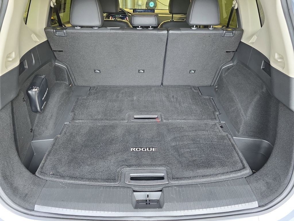 Used 2024 Gray Nissan Platinum image 14