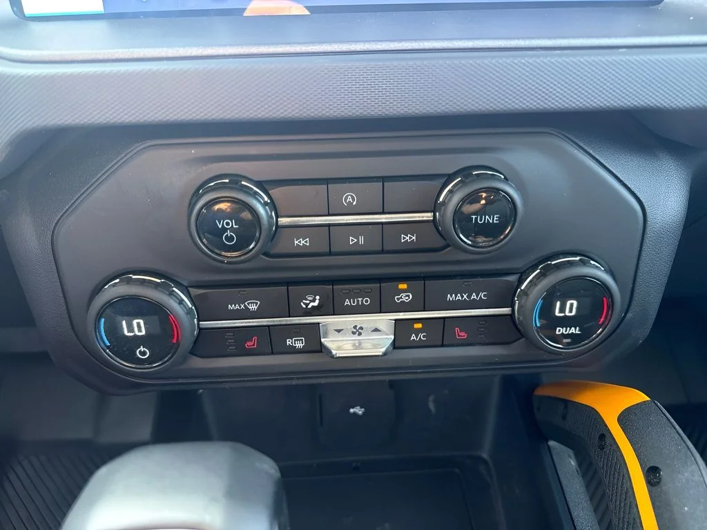 Used 2024 Gray Ford Badlands image 10