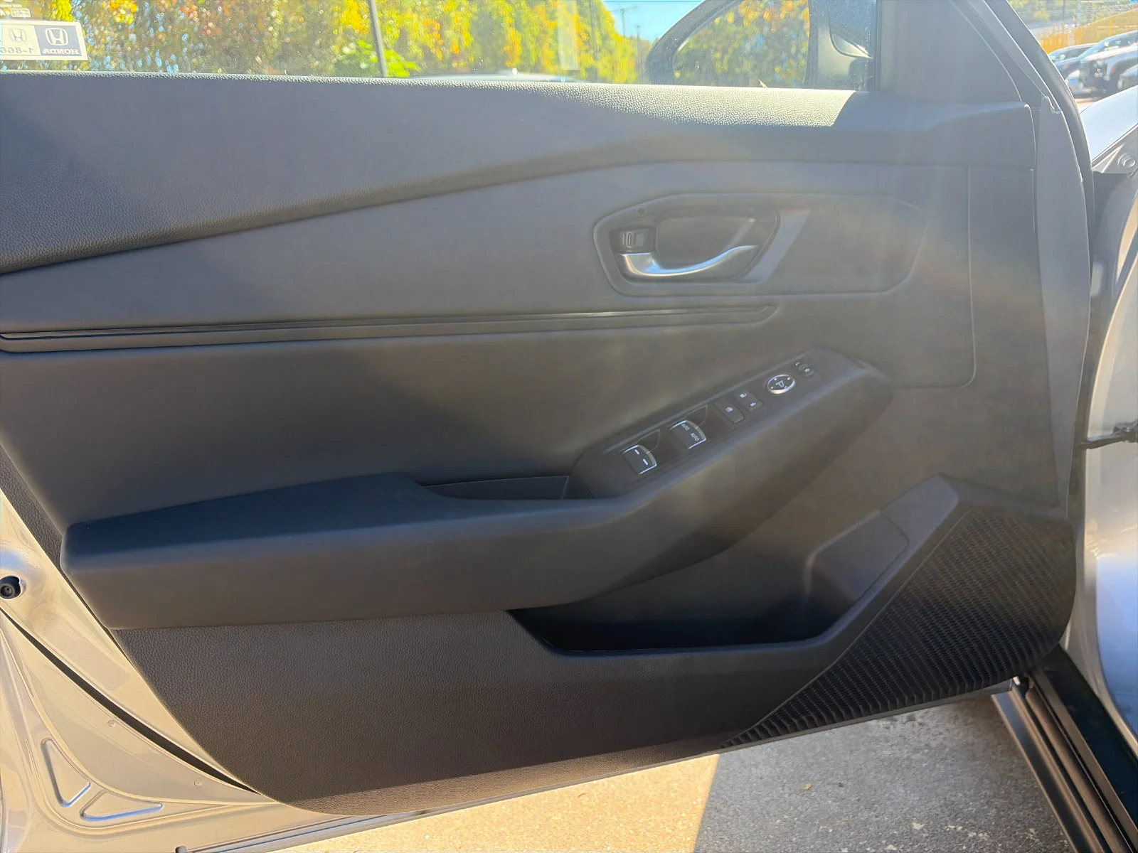 Used 2025 Silver Metallic Honda SE image 12
