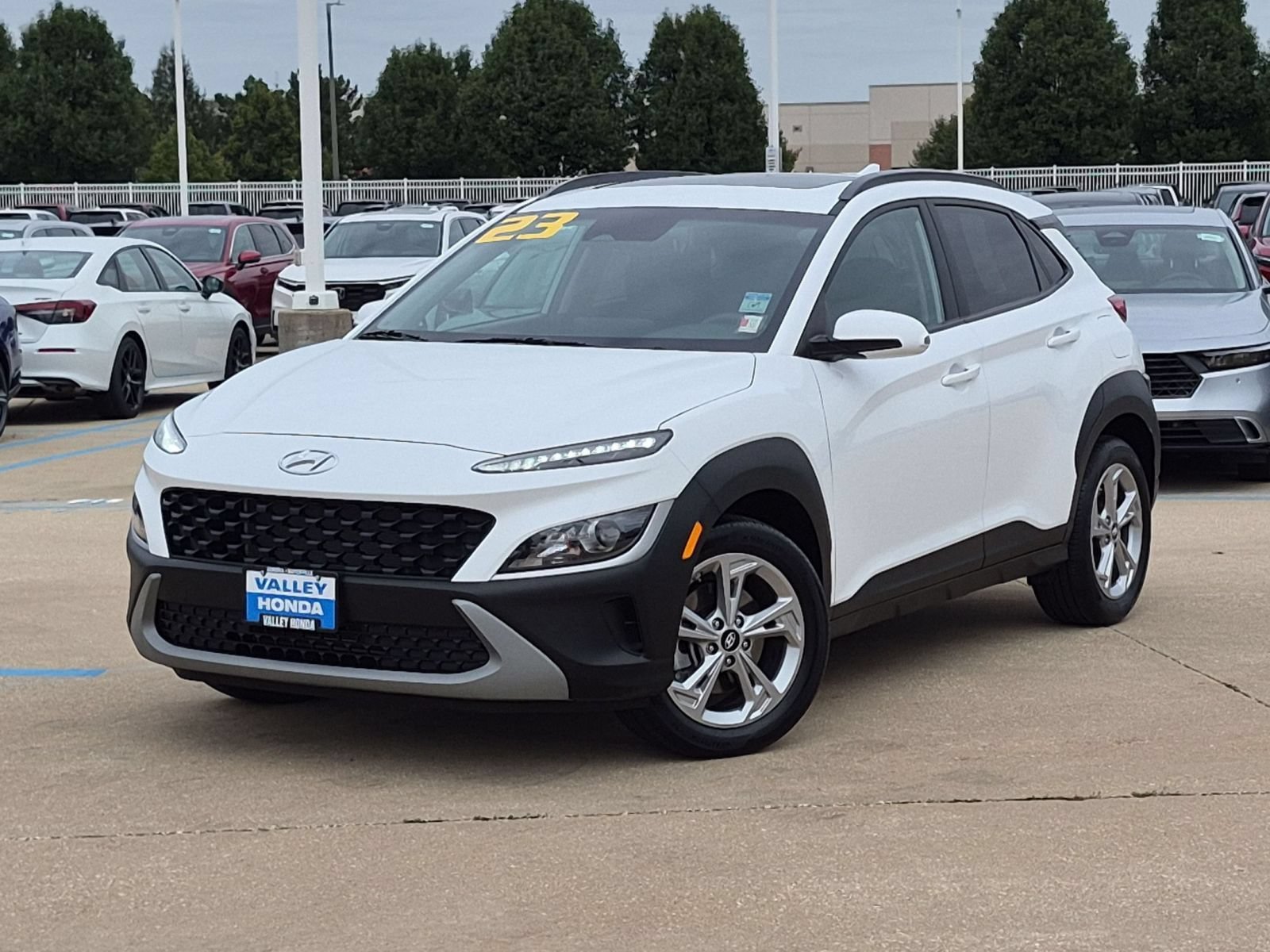 Used 2023 Lunar White Hyundai SEL AWD image 2